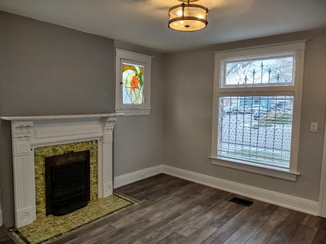 Living Room w Fireplace - 902 Inca St