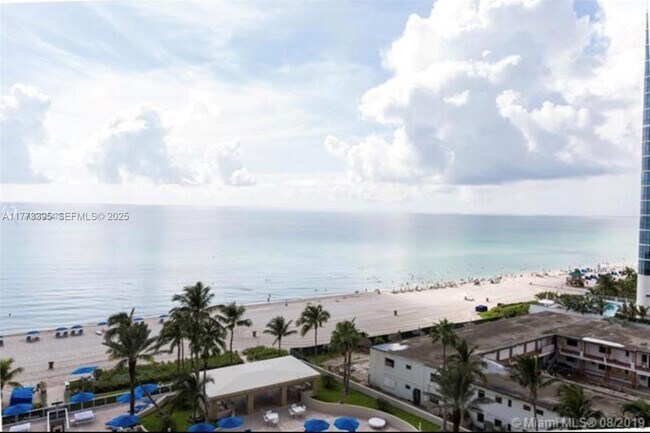 Foto del edificio - 17555 Collins Ave