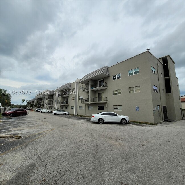 Building Photo - 5100 SW 41st St