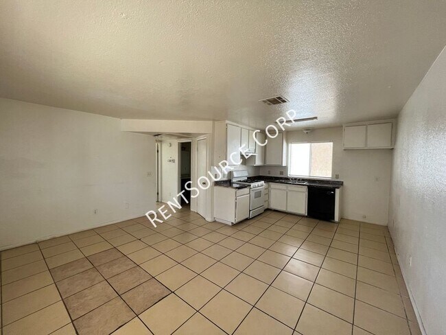 Foto del edificio - 15582 L St