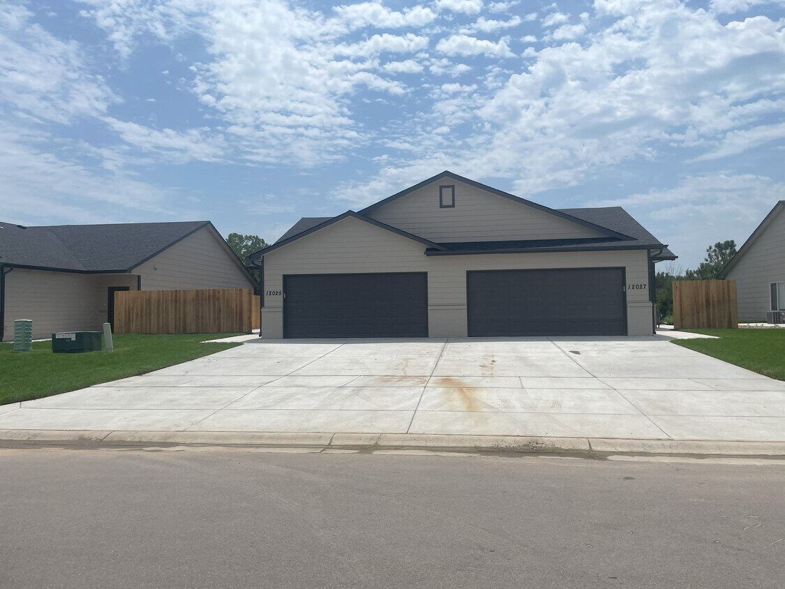 Foto principal - 12027 W Shadow Lakes St