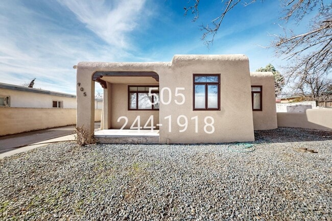 Building Photo - 905 Adams St NE