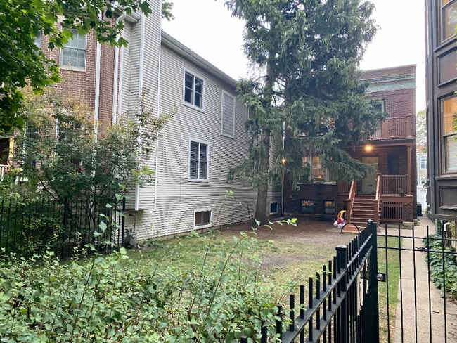 Building Photo - 2221 W School St