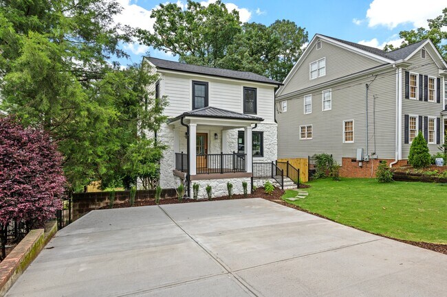 Foto del edificio - 28 Douglas Dr