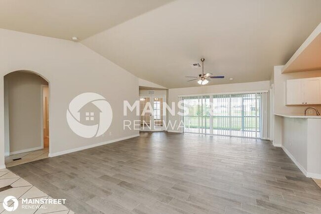 Foto del edificio - 1012 NW 15th Ave, Cape Coral, FL 33993