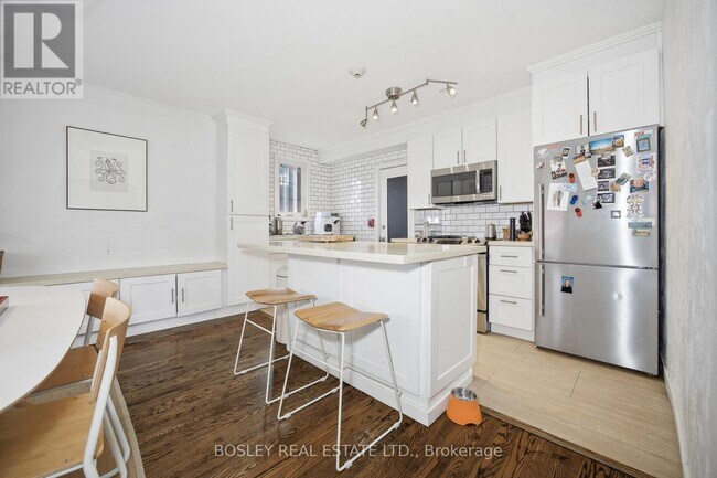 Building Photo - 308 S Kingsway