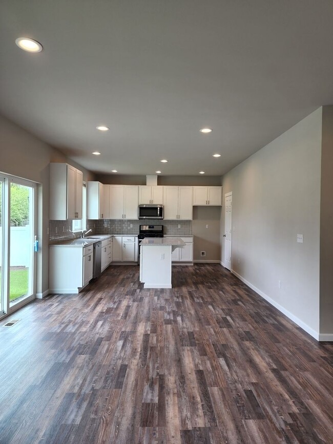 Building Photo - Yelm Creek Estates, 4 Bedroom, 2.5 Bathroo...