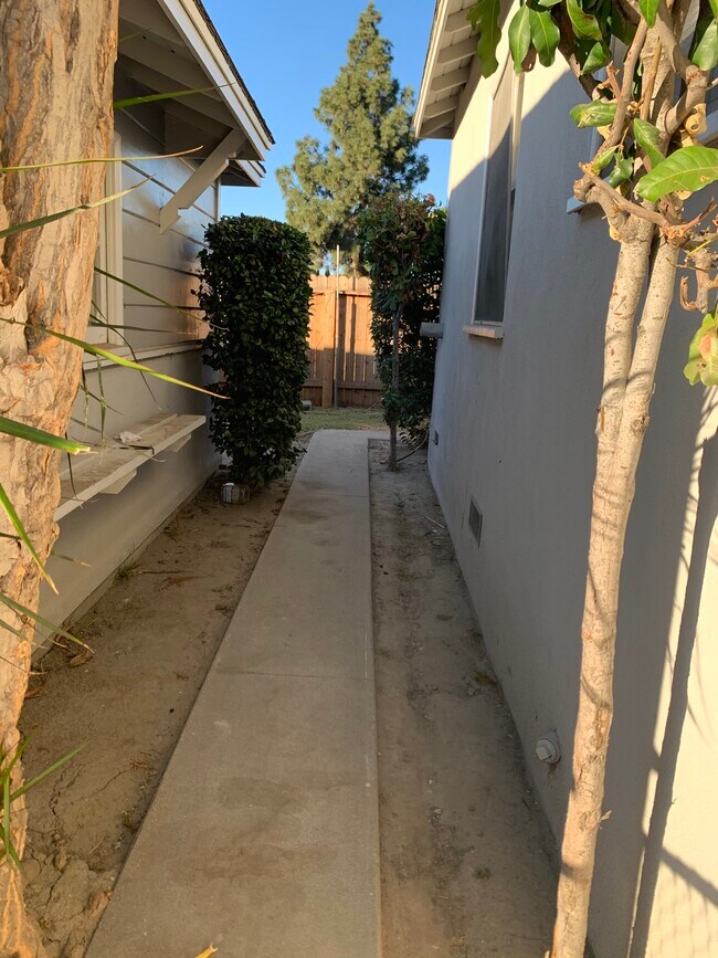 Foto del edificio - 16654 California Ave