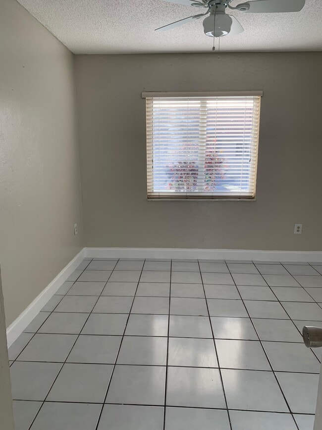 Foto del edificio - 4565 SW 143rd Ave