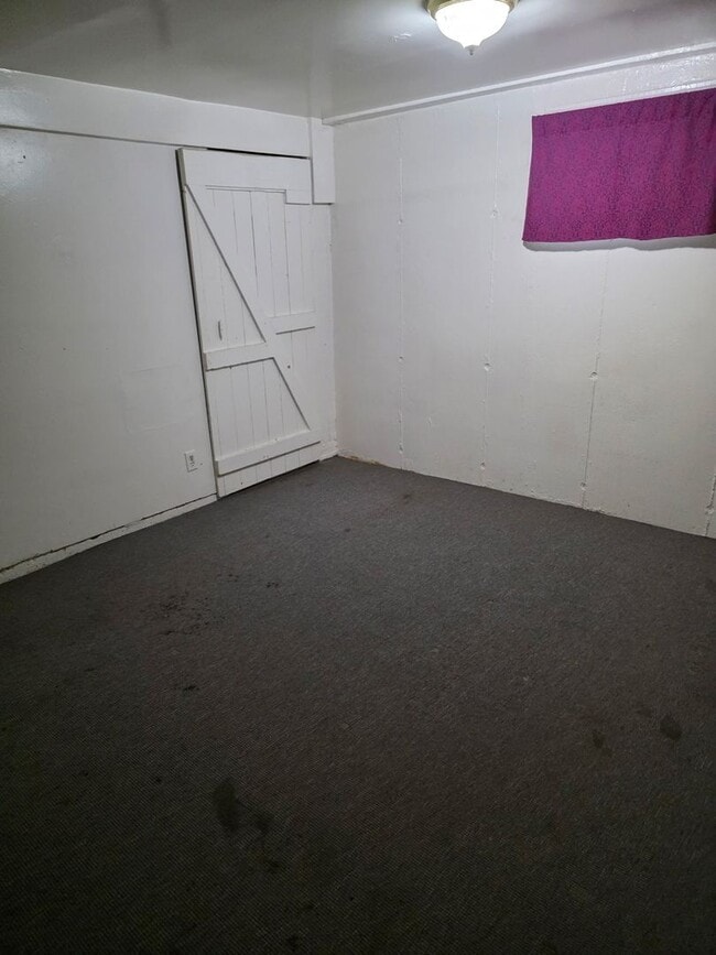 Foto del edificio - 2116 W Broadway Ave