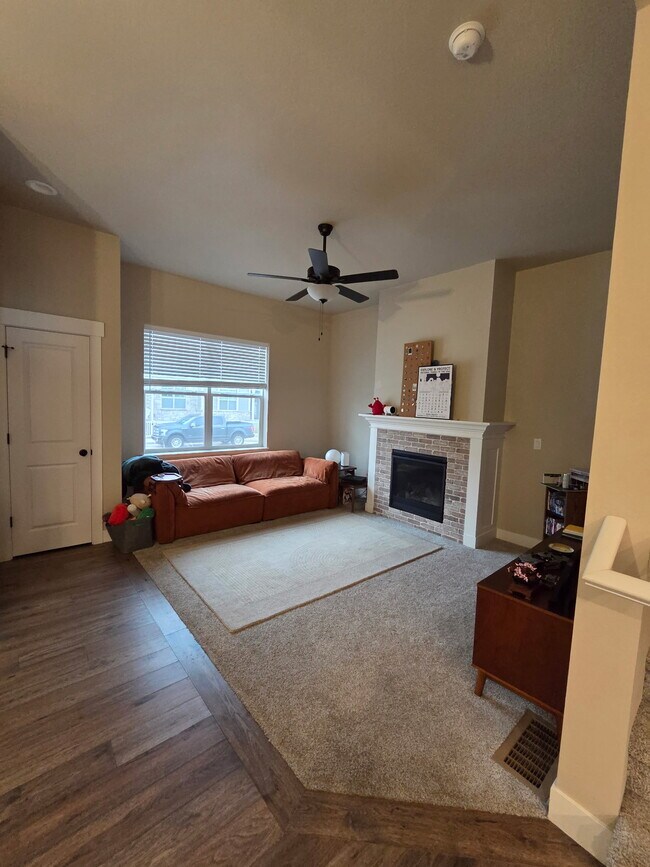 Foto del edificio - 8482 Cromwell Dr