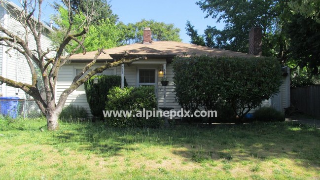 Building Photo - 4727 NE Multnomah St