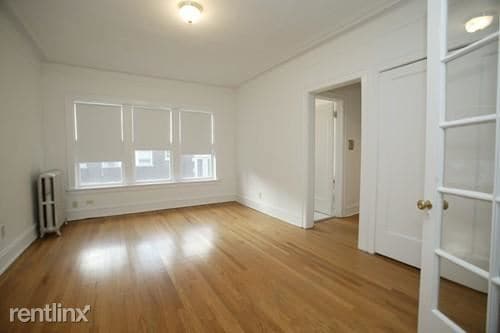 Primary Photo - 1055 W Glenlake Ave