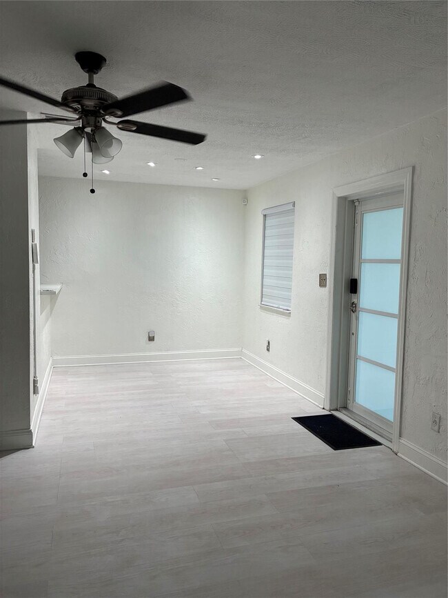 Foto del edificio - 2816 NW 7th St