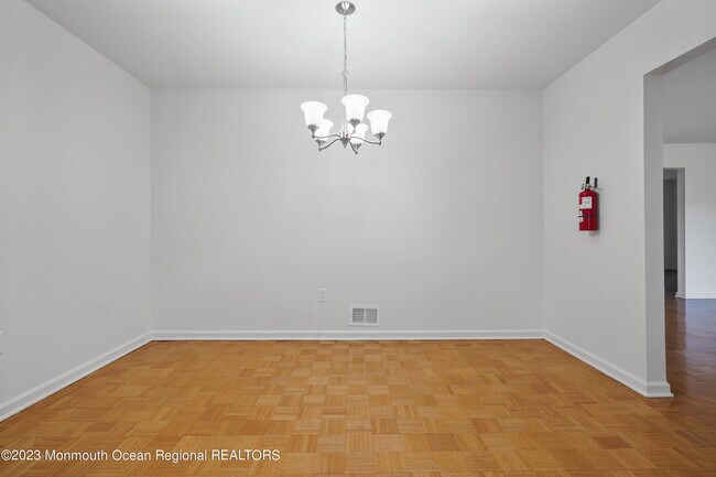 Foto del edificio - 151 Spring Lake Garden Ct