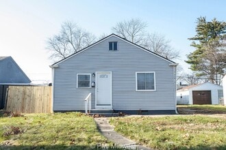 Building Photo - 2318 Groff Ave