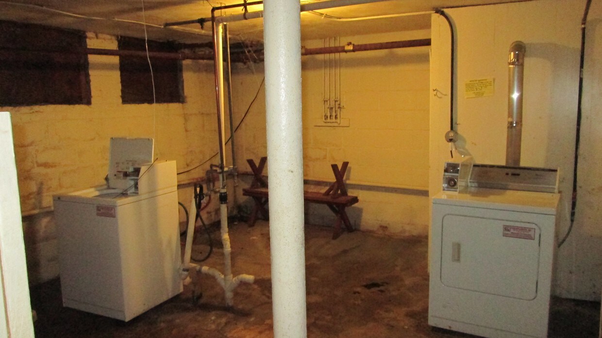 Wahser/Dryer - 2820 W Vienna Ave