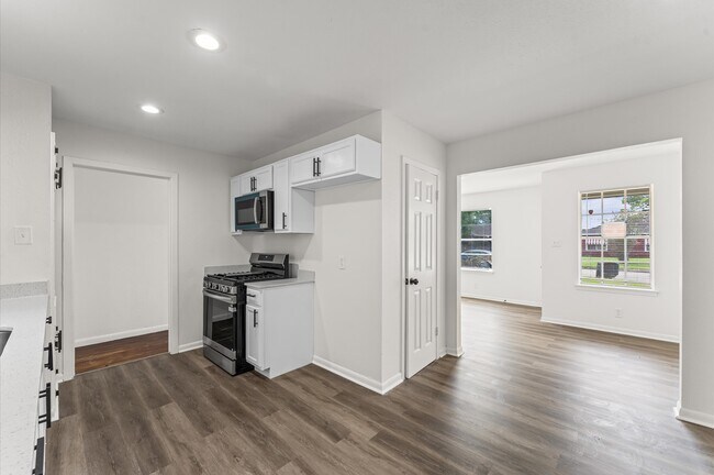 Building Photo - 5535 Lakefield Dr