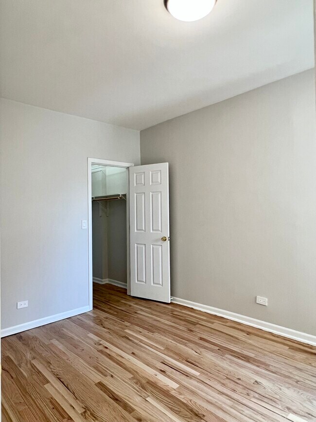 Foto del edificio - 4830 N Saint Louis Ave