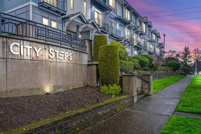 Building Photo - Tacoma Downtown Townhome with garage avail...