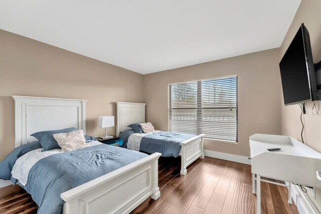 Foto del edificio - 900 Cove Cay Dr