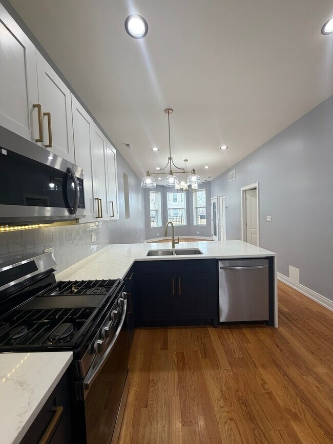 Building Photo - 1837 S Harding Ave