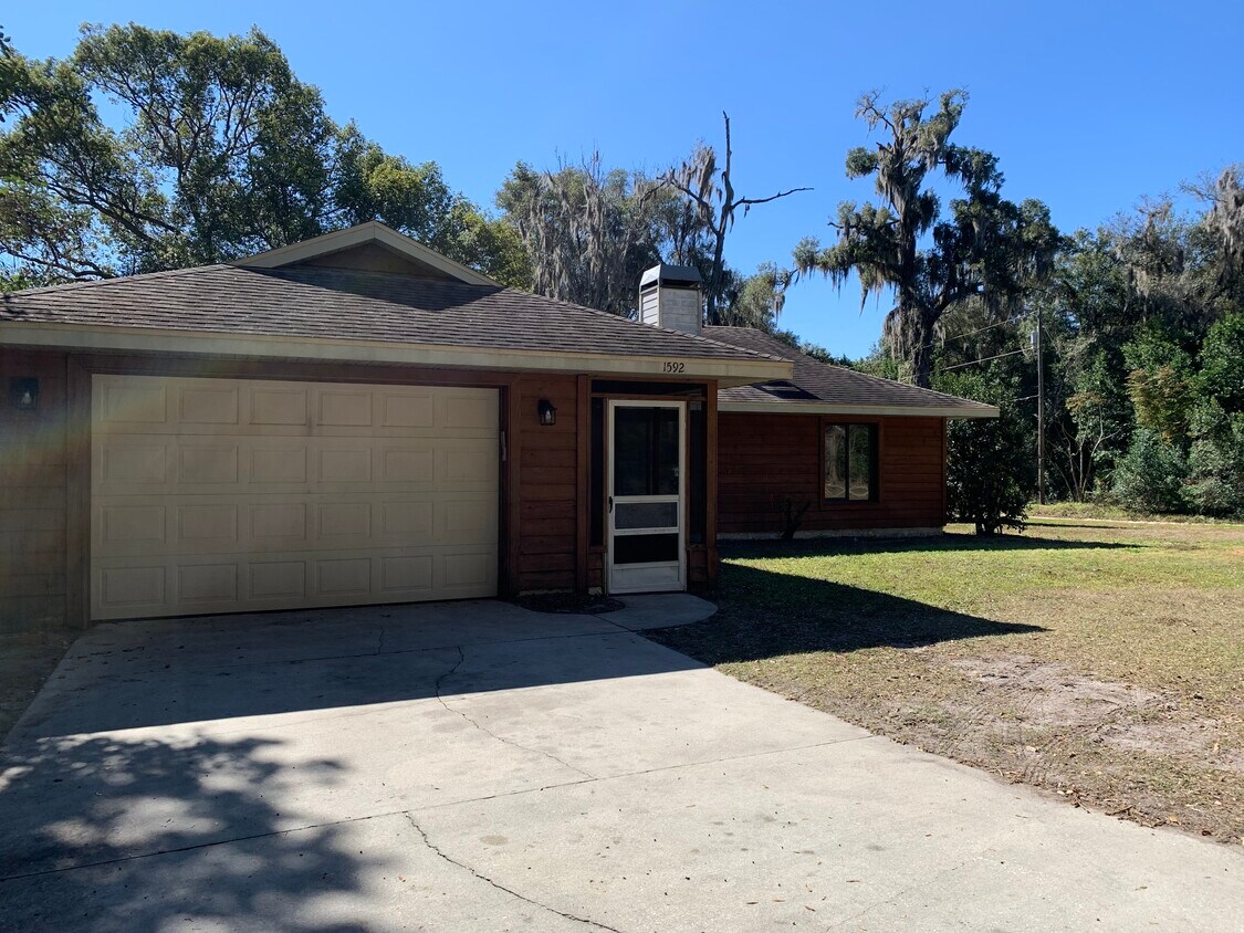 1592 W Euclid Ave, DeLand, FL 32720 House for Rent in DeLand, FL