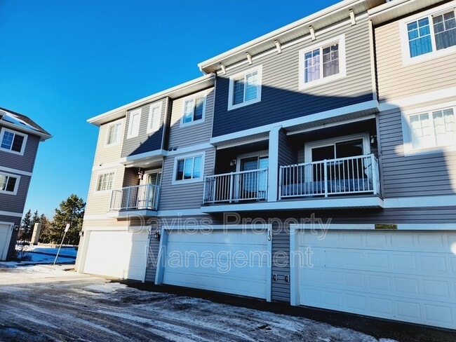 Building Photo - 140 Youville Dr E Northwest