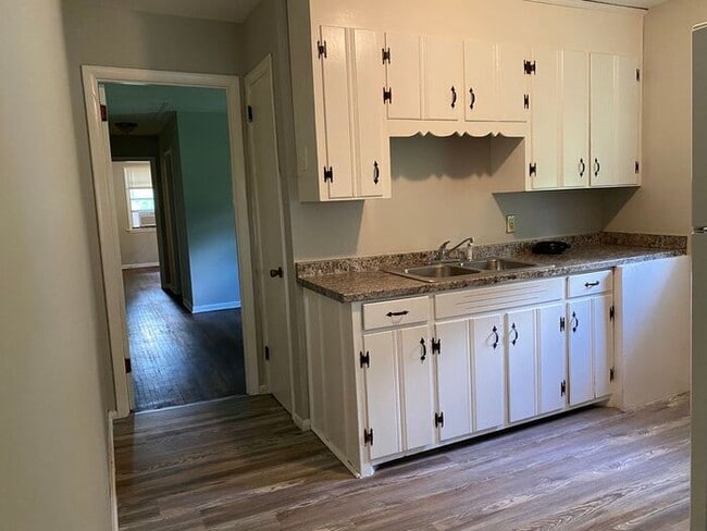 Cozy 2 Bedroom Duplex Available - Walk Dow... - Cozy 2 Bedroom Duplex Available - Walk Dow... House