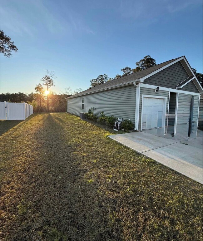 Building Photo - 170 Cassina Dr