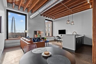 Building Photo - 701 N 1st St