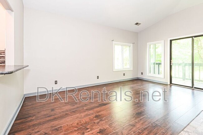 Foto del edificio - 8207 Fairview Bluff