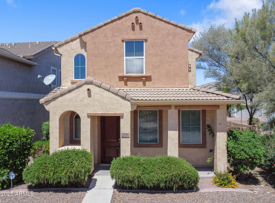 Foto principal - 1747 S Chatsworth