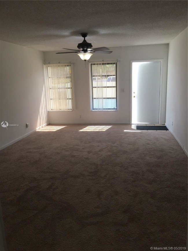 Building Photo - 3115 Coral Hills Dr