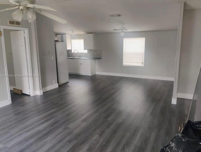 Building Photo - 220 NE 12th Ave