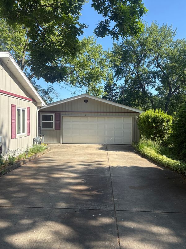 Building Photo - 6284 Woodsdale Dr