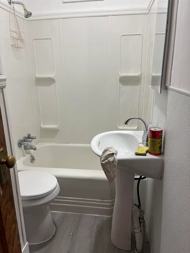 Apartamento en la planta principal - 99 E Orvis St
