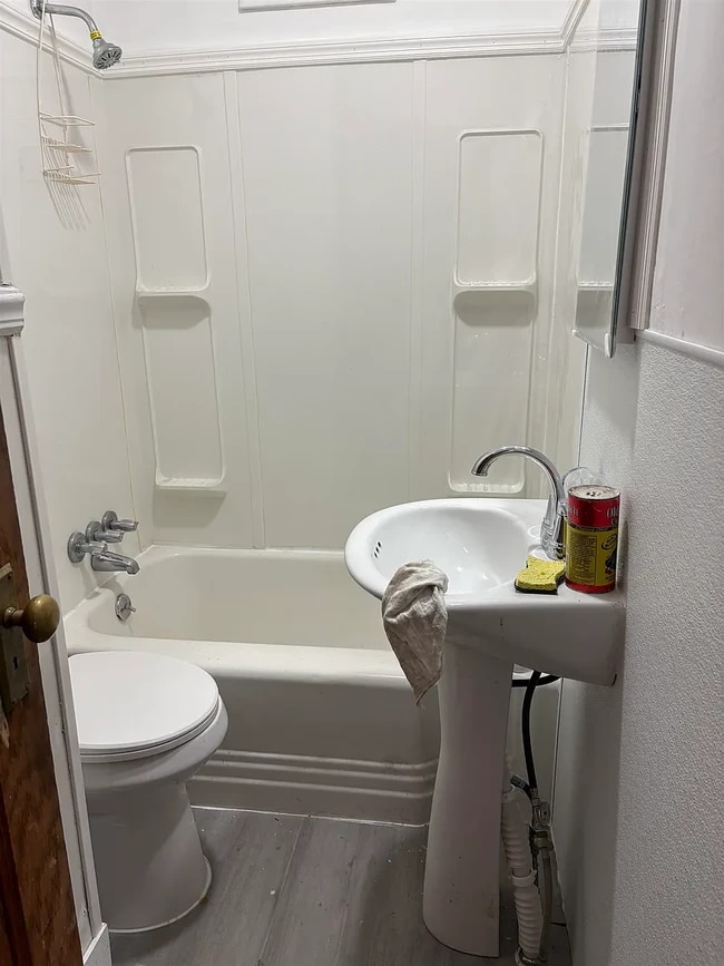 Main floor apt - 99 E Orvis St