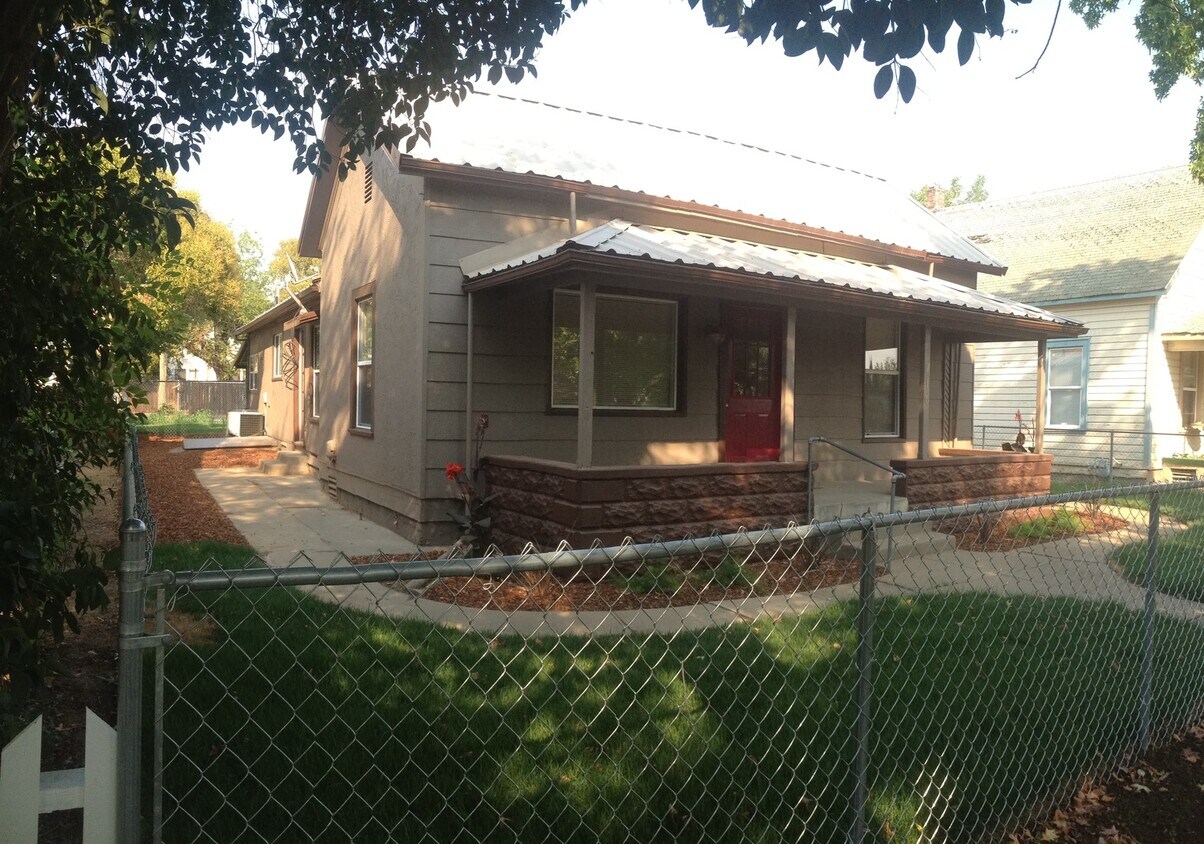Primary Photo - Nicely updated 3 bed 2 bath home in Red Bluff