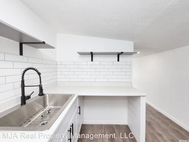 Building Photo - 1 br, 1 bath House - 2136 Monroe BLVD - ADU
