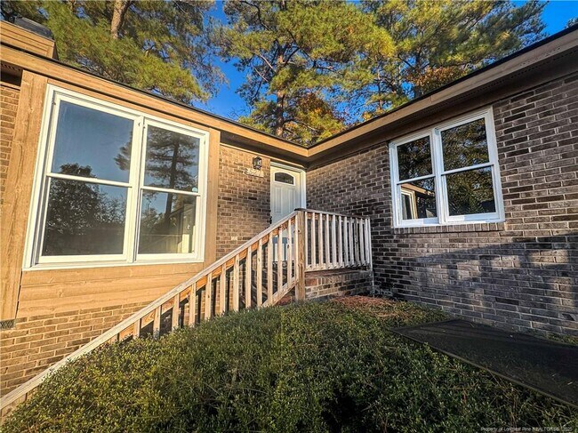 Foto del edificio - 527 Coronation Dr