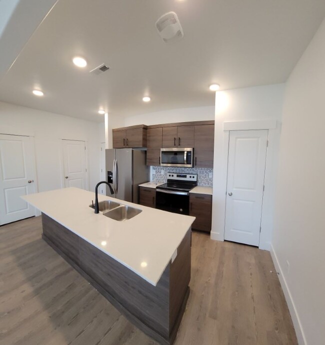 Building Photo - 3 bed, 2.5 bath townhome in Summerfield