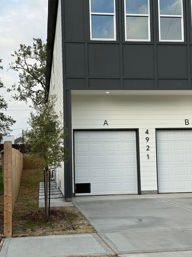 Foto del edificio - 4921 Pederson Street, Unit A