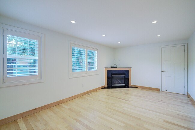Photo - 3bd/2ba Mercer Island Home