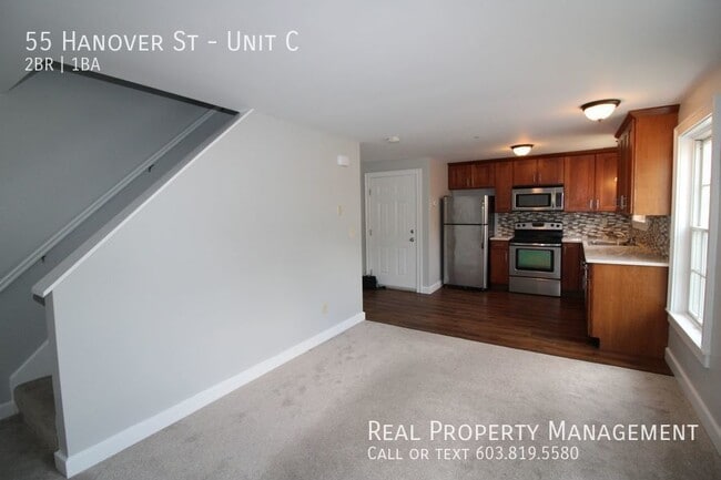 Building Photo - Available Now-  2 Bedroom Townhouse Style ...