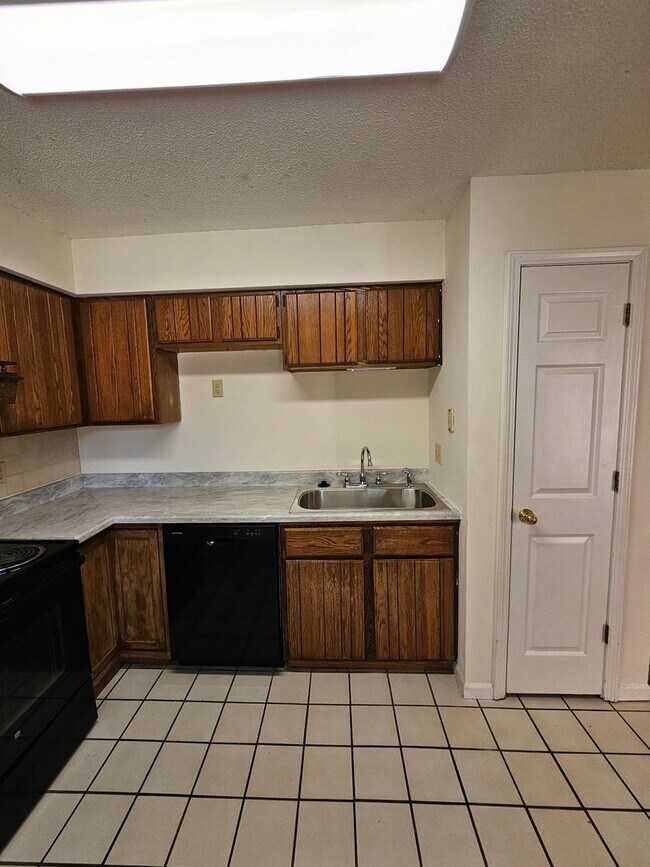 Foto del edificio - 3 Bed/ 2.5 Bath- Village South Condominiums