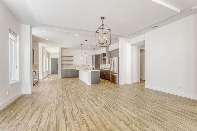 Building Photo - 9 Denbury Glen