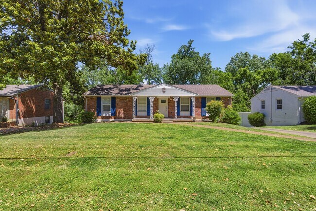 Building Photo - 340 Lynn Dr