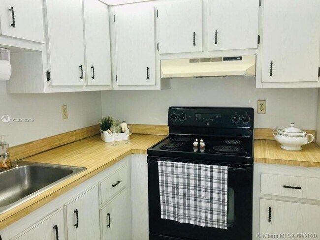 Foto del edificio - 1830 SW 81st Ave