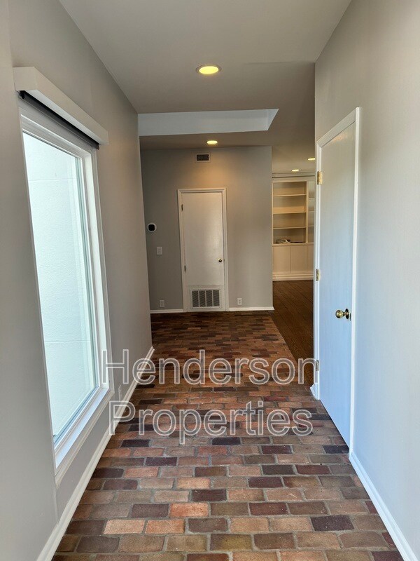 Building Photo - 501 Fenton Pl